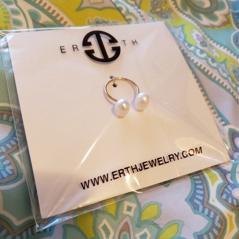 Natural cultured fresh water pearl ring